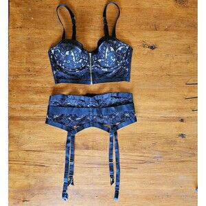 Victoria Secret Lined Demi Buste Double Bra Size 36B BLACK lace W/ garter Set